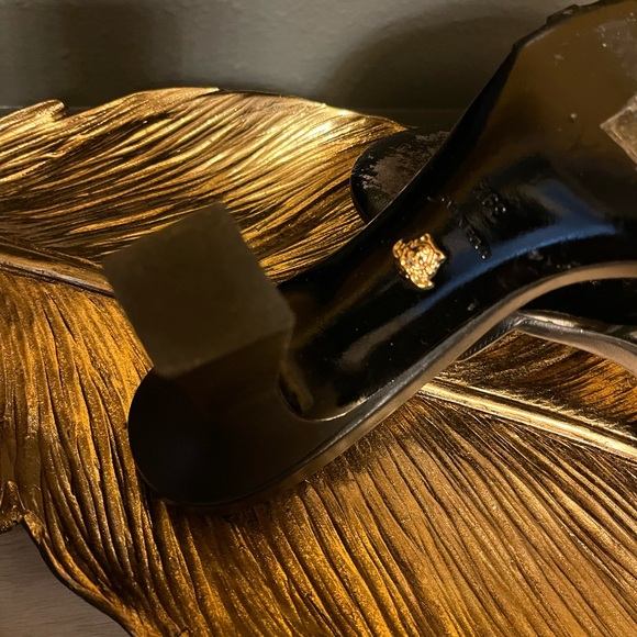 VERSACE MEDUSA CHAIN SANDALS WORN 2 times. - Picture 8 of 11